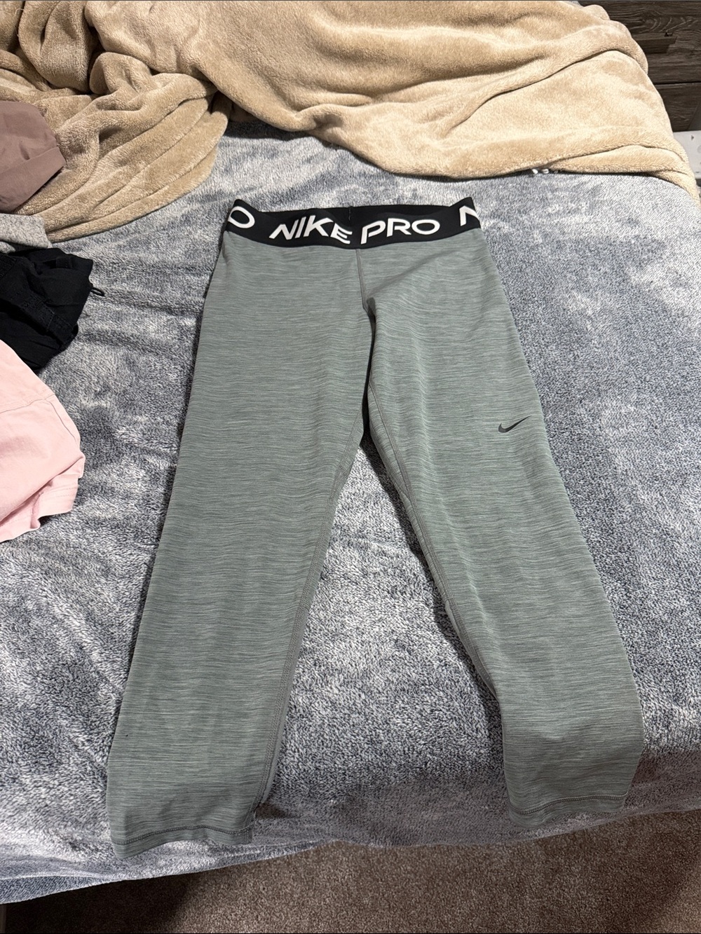 Nike Pro Cropped Leggings in Sage Green